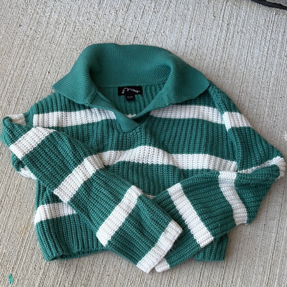Art Class Green and White V-Neck Sweater
